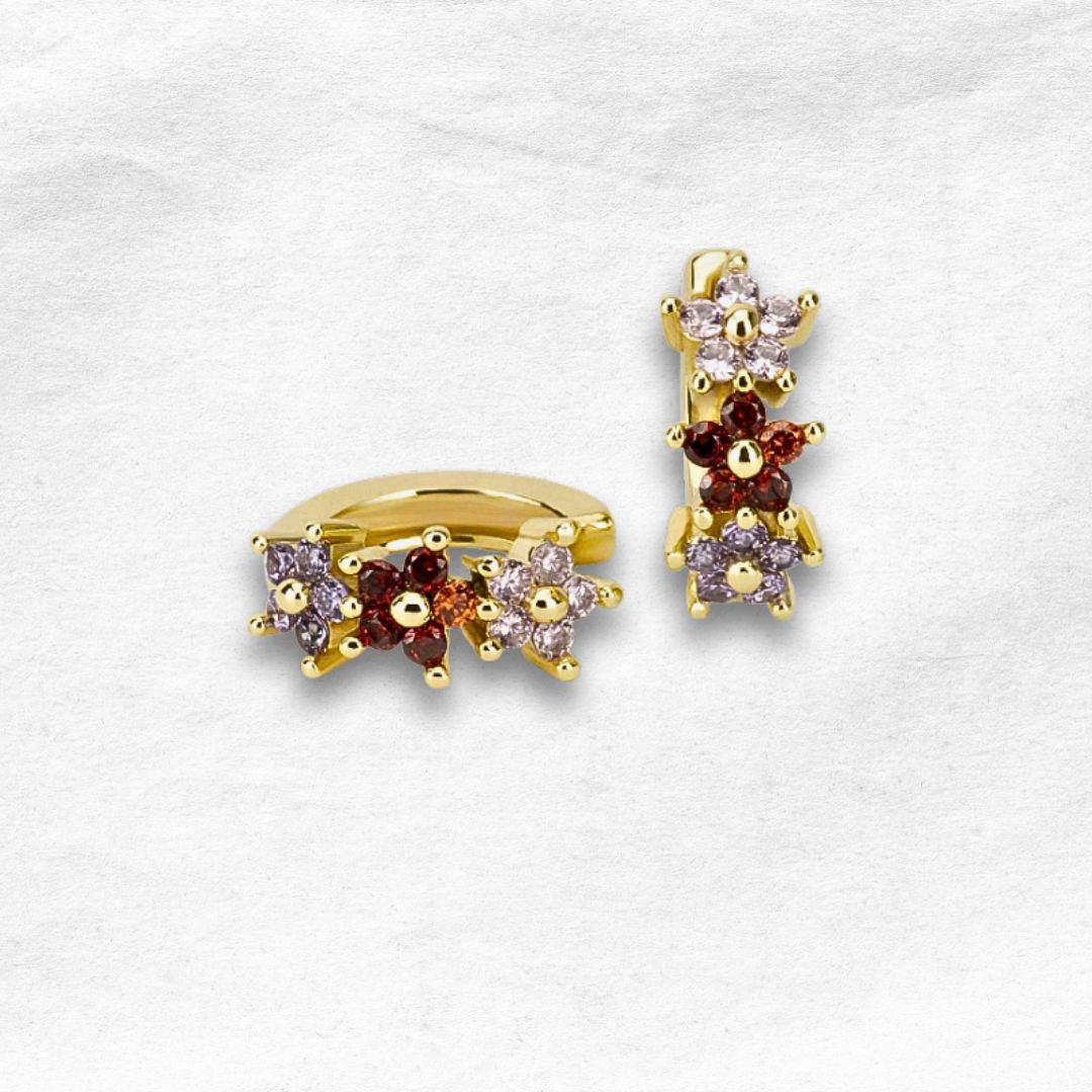 Arete Huggies con Diseño de Flores