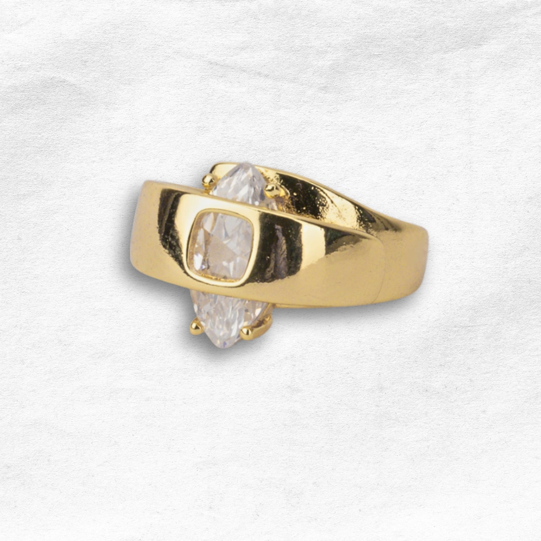 Anillo de Diseño Único con Piedra Blanca