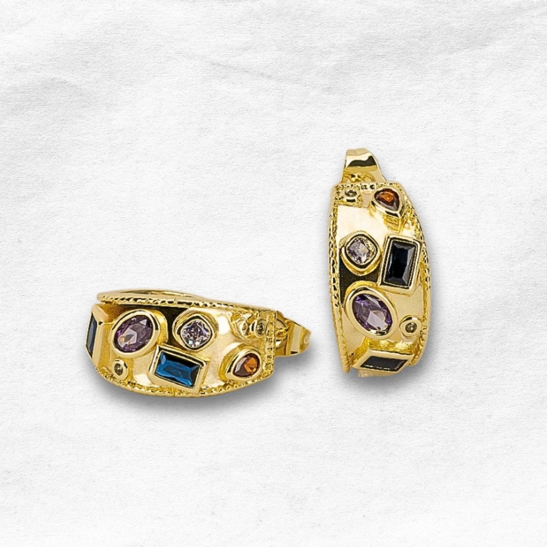 Arete Arracada con Diseño de Figuras