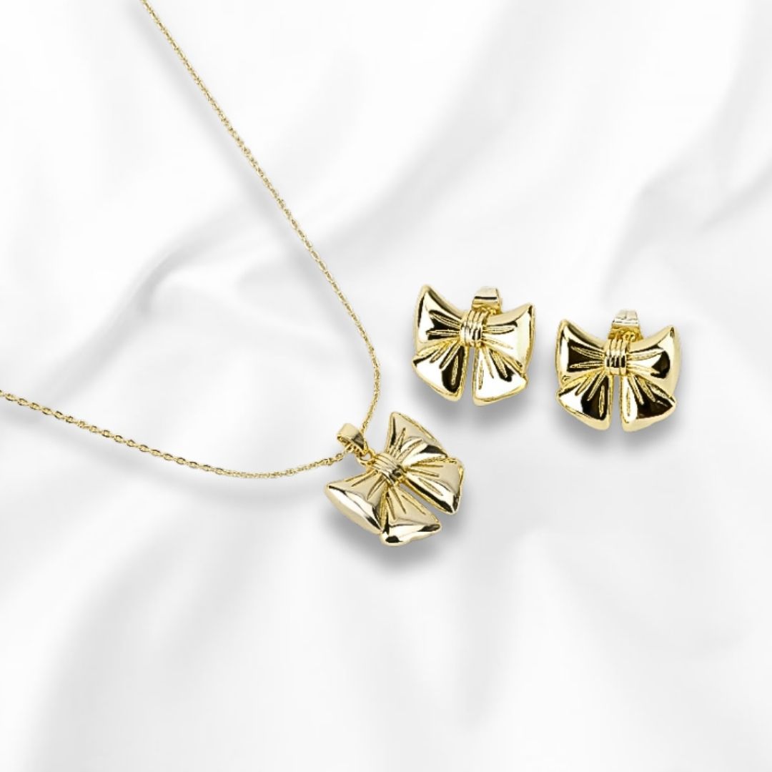 Juego de Cadena Arete y Dije Diseño de moñitos  Medida 45cm de Largo