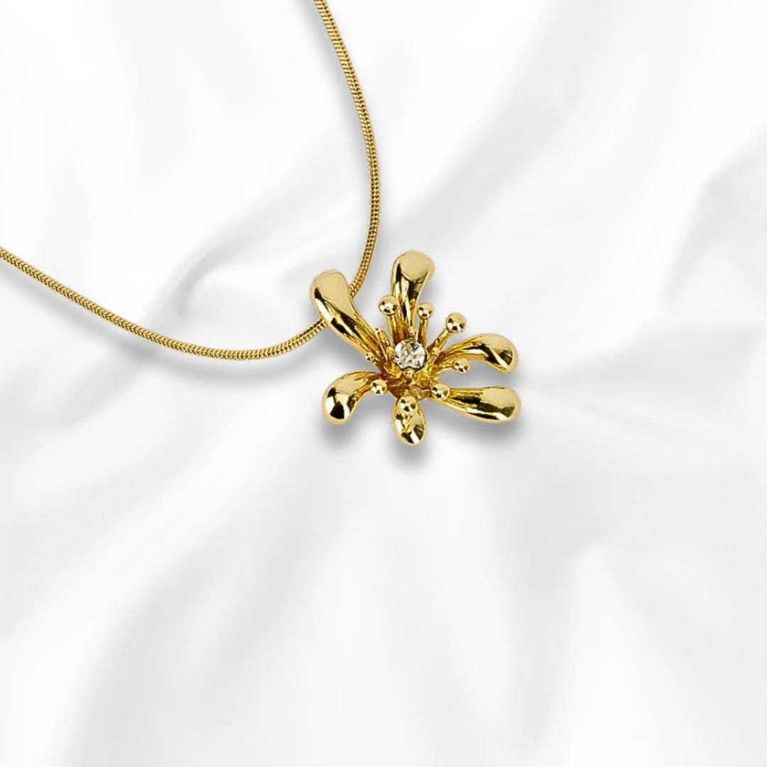 Cadena y Dije con Diseño de Flor con Piedra Blanca Medida 45cm de Largo