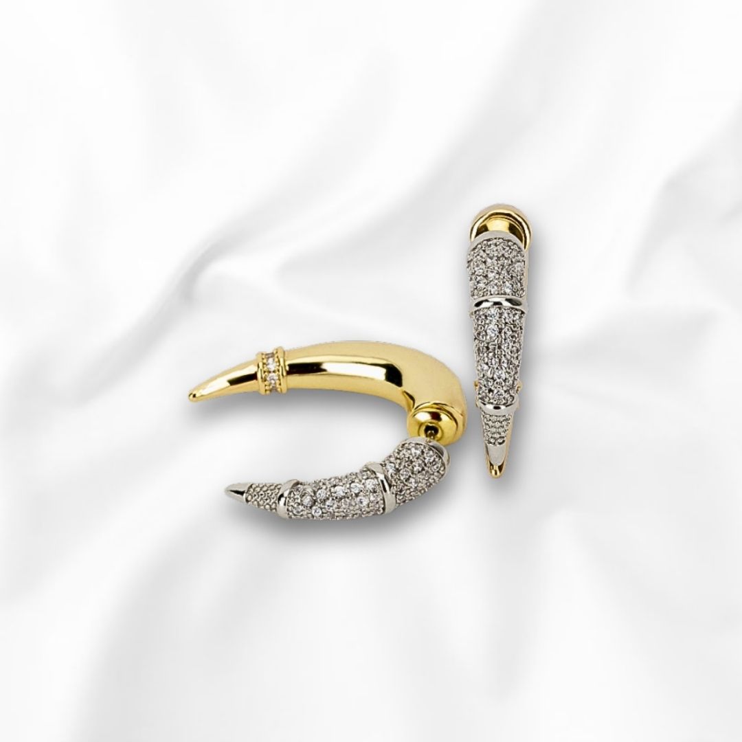 Arete Broquel Chico Diseño de Cuerno